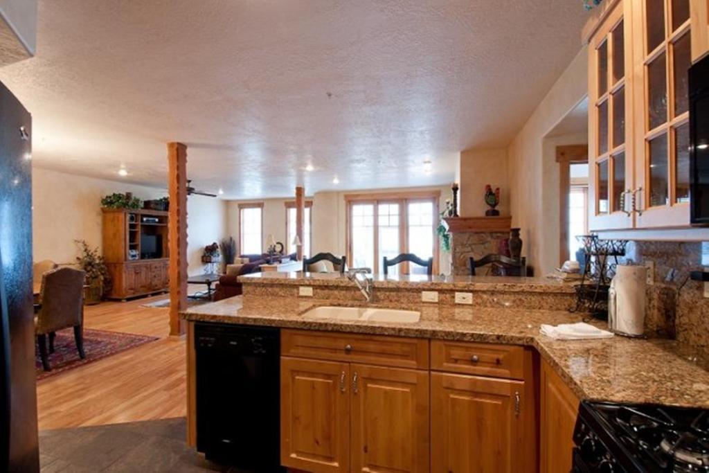 Town Point Condos By Park City Vacations Room photo