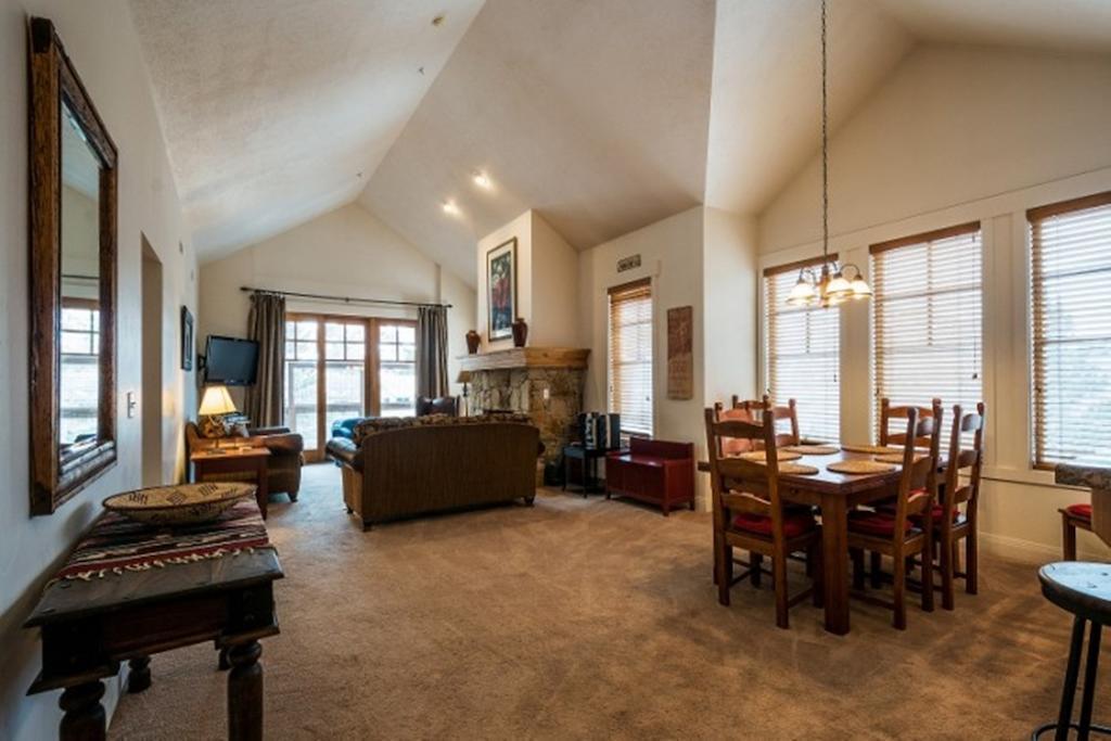 Town Point Condos By Park City Vacations Room photo